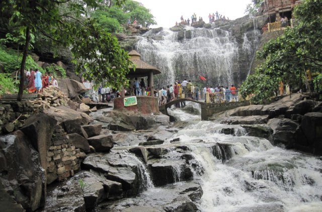 घटारानी - जतमई मंदिर से 25 किलोमीटर दूर