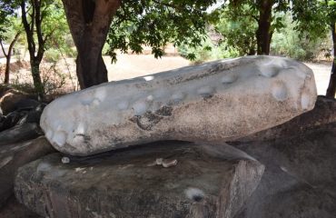 ठिनठिनी पत्थर - बडे – बडे पत्थरो का समुह