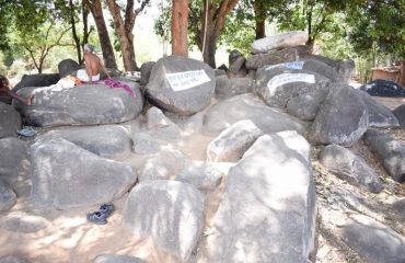 ठिनठिनी पत्थर