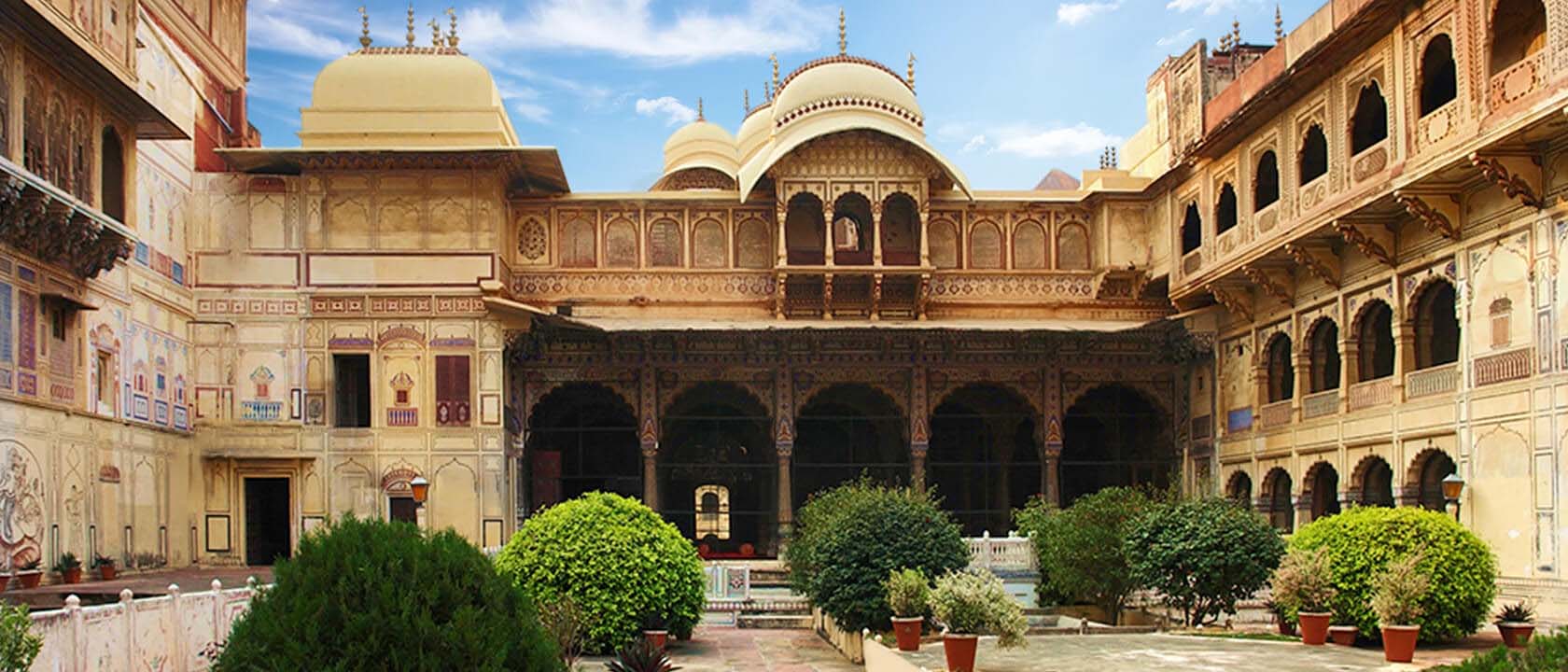 करौली - लाल पत्थरों में चमकता शहर