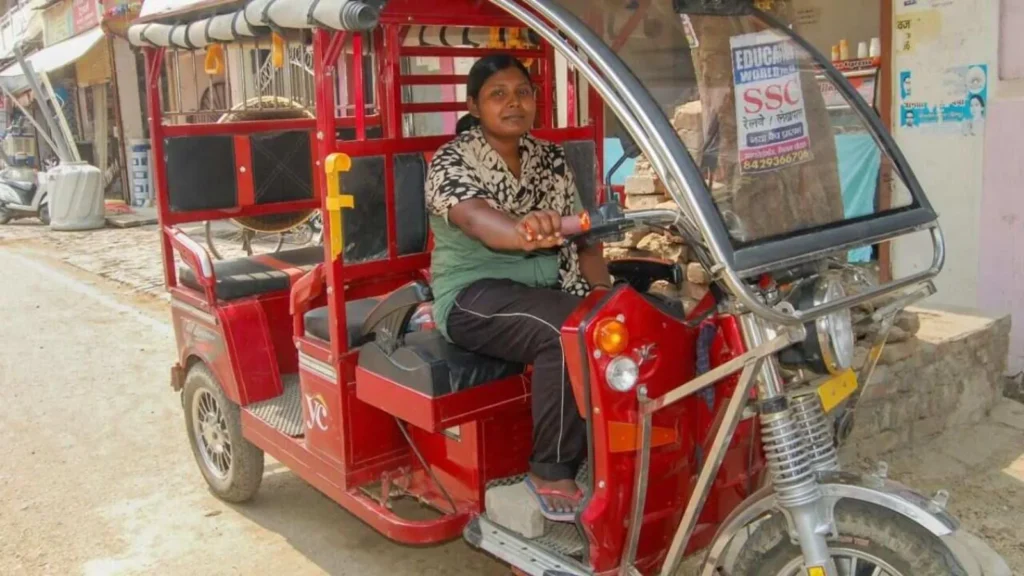 महिला ई-रिक्शा