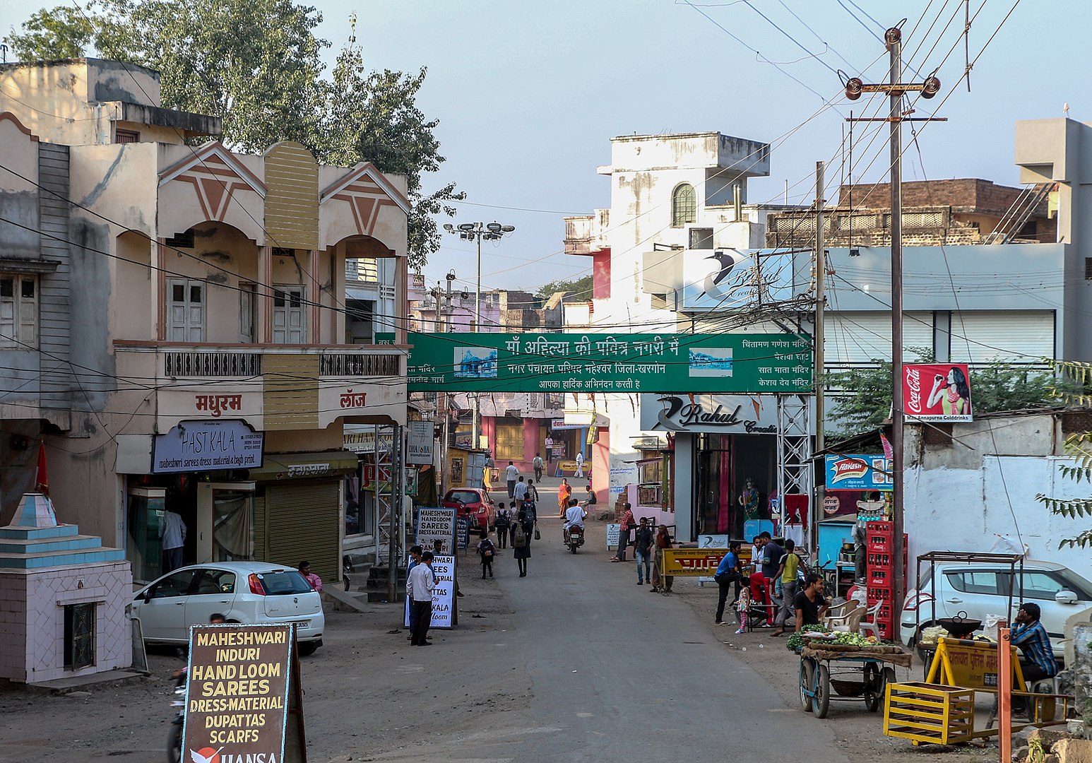 महेश्वर - सुंदर और भव्य घाट वाला प्रसिद्ध पर्यटन स्थल