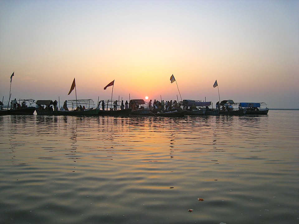 संगम में डुबकी के साथ ही प्रयागराज में माघ मेला शुरू