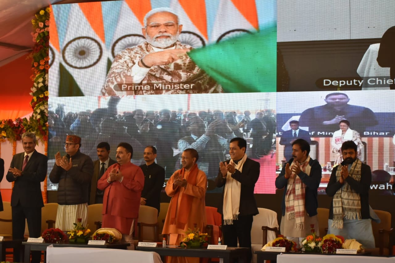 गंगा विलास क्रूज को पीएम मोदी ने दिखाई हरी झंडी .... 