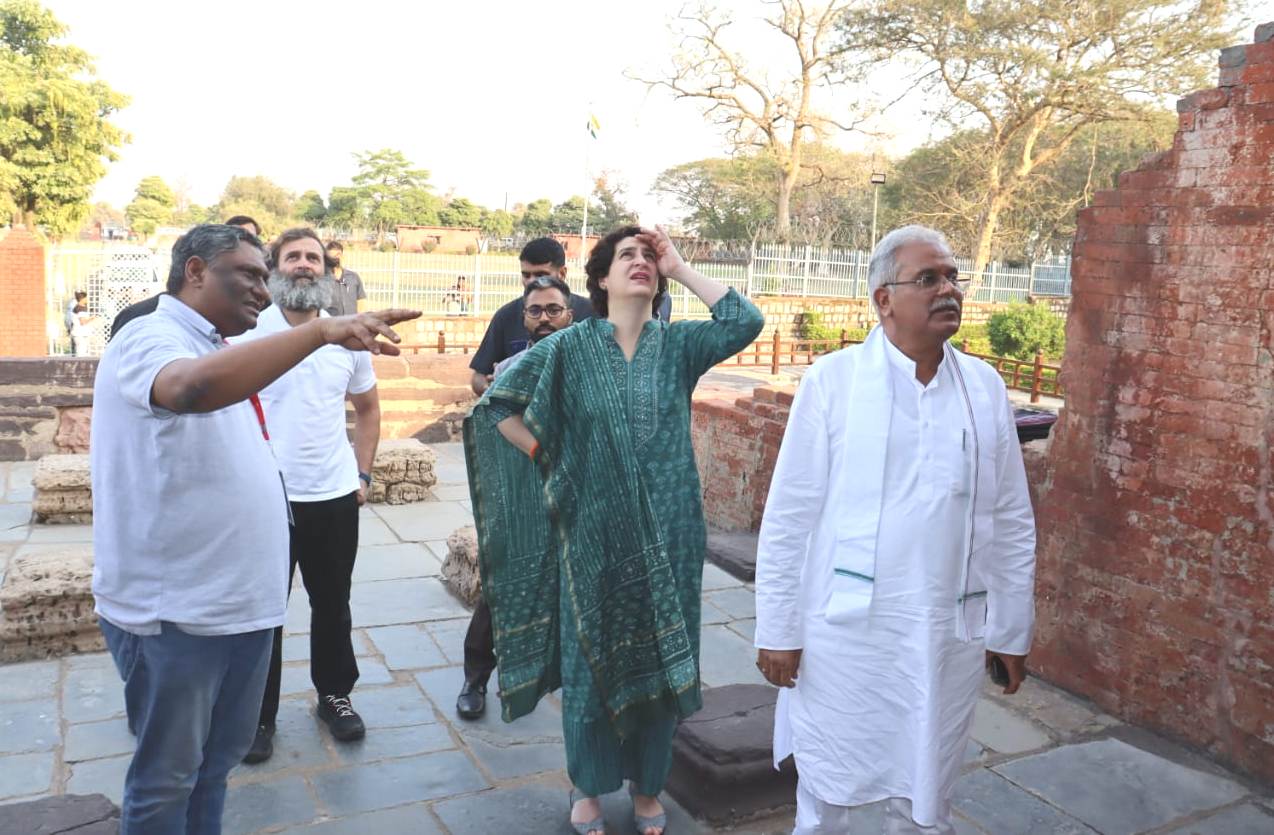 गांधी परिवार ने किया छत्तीसगढ़ के ऐतिहासिक एवं पुरातात्विक नगरी सिरपुर का भ्रमण…