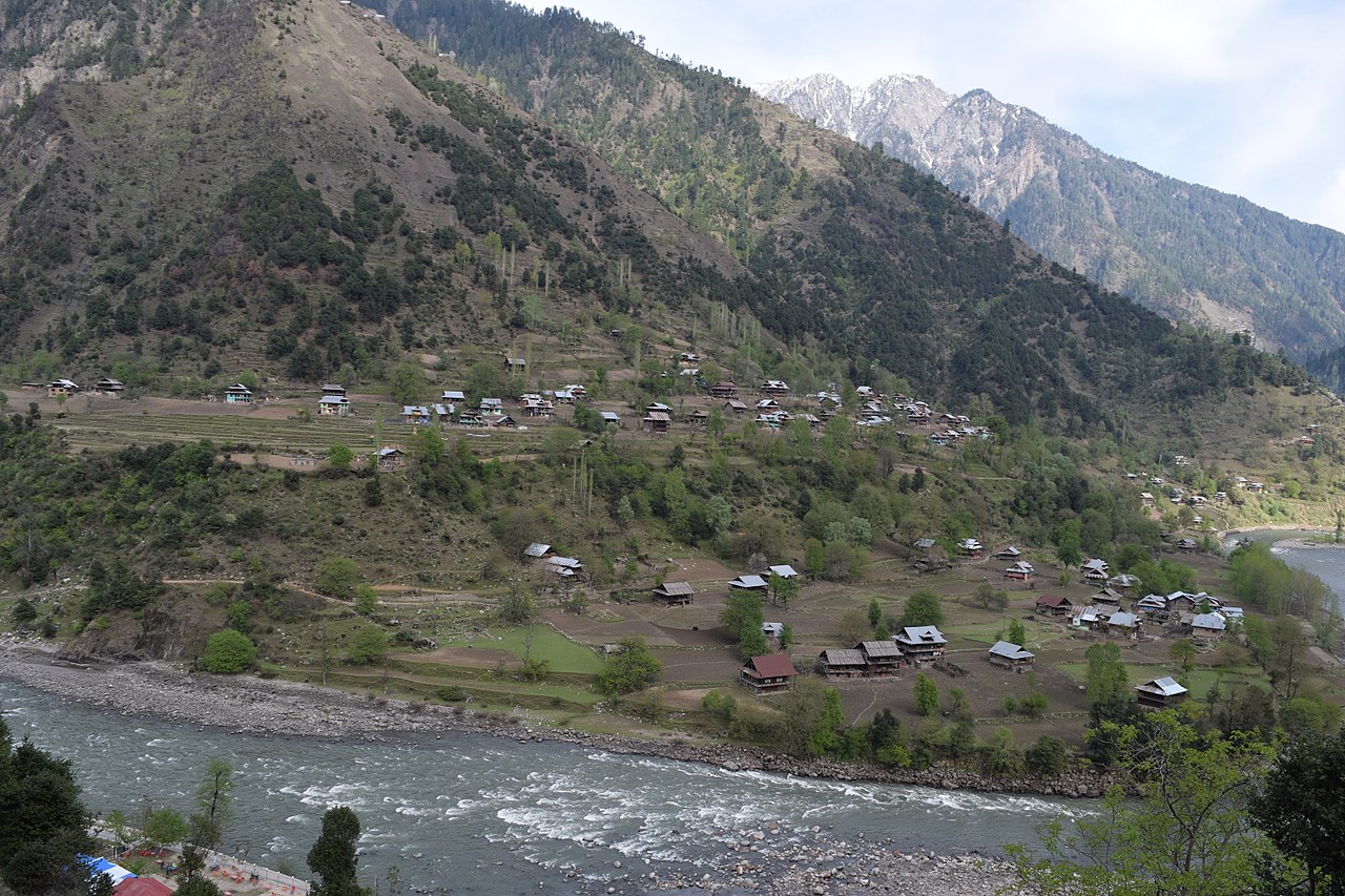 केरन - अनुच्छेद-370 हटने के 4 साल बाद आज यहां आता है सैलानियों का सैलाब