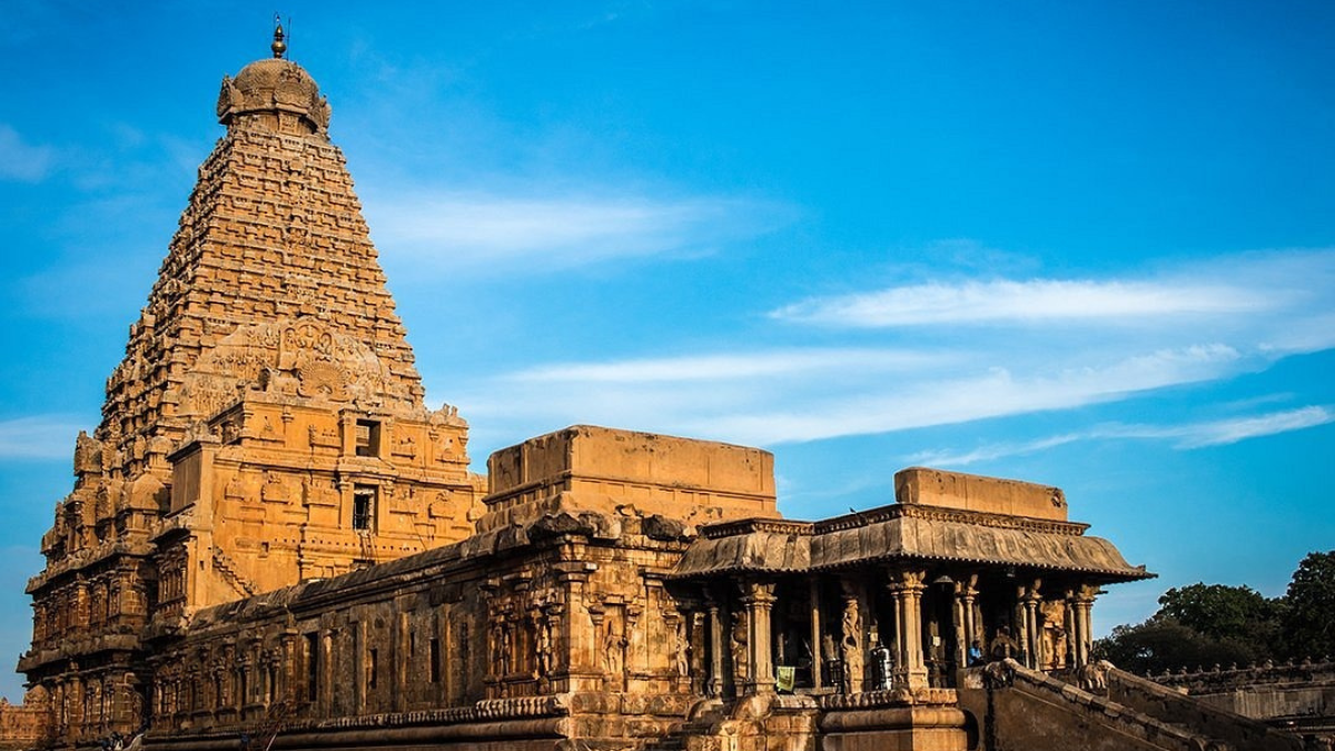 "Brihadisvara Temple in Tamil Nadu: A Glimpse into the Living Legacy of the Chola Dynasty"