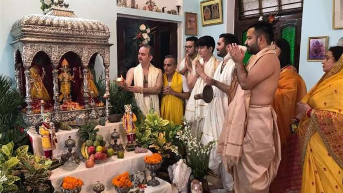 Dhanteras Special : सालभर में 5 घंटे के लिए खुलता है देश का इकलौता धन्वंतरि मंदिर