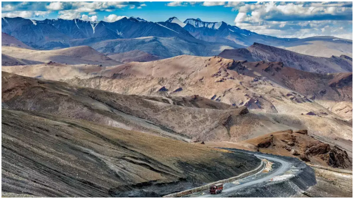 Summer Escapes: 5 Unforgettable Road Trips for Your Ultimate Break!