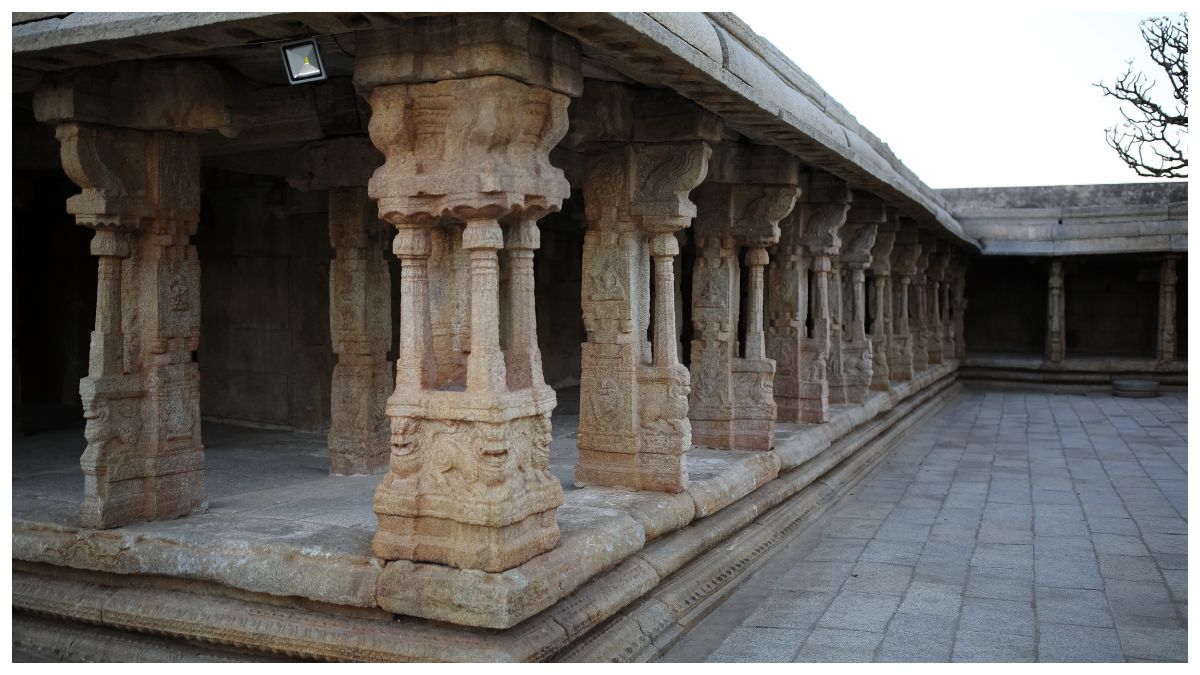 आंध्र प्रदेश का रहस्यमयी लेपाक्षी मंदिर: जहां हवा में तैरता है स्तंभ