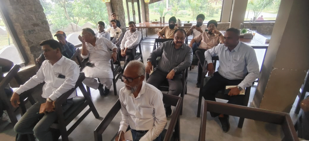 बारनवापारा अभयारण्य में पर्यटकों की सुविधा हेतु समीक्षा बैठक संपन्न