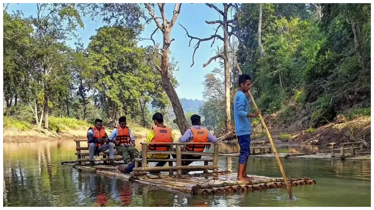माओवाद पर अंकुश के बाद पर्यटकों से गुलजार हुआ बस्तर