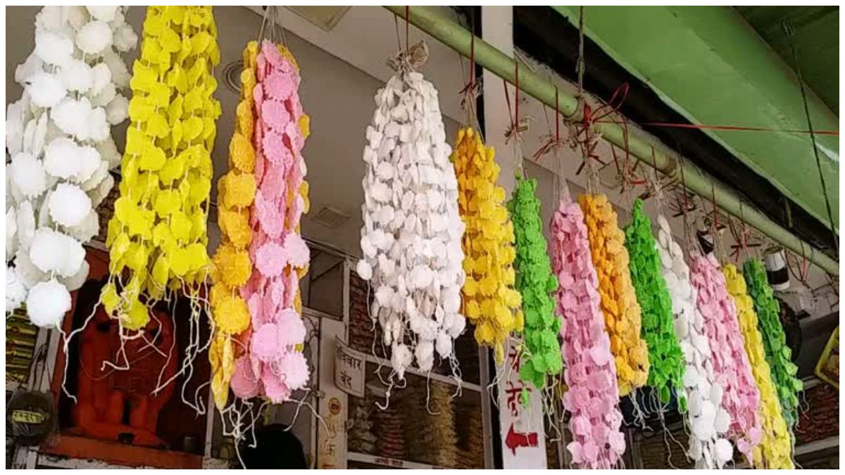 छत्तीसगढ़ में रंगों से पहले मिठास की रस्म; क्या आपने पहनी है बताशों वाली हरवा माला?