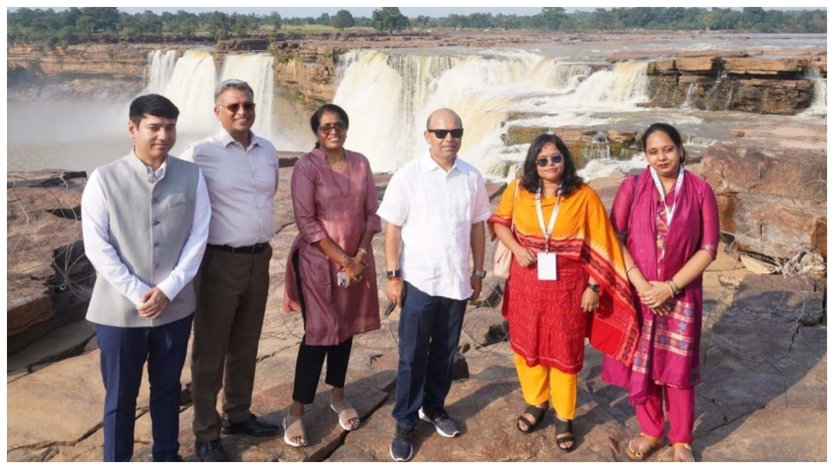 चित्रकोट जलप्रपात में गौर नृत्य ने मोहा मन, बस्तर के वनोपज और पर्यटन पर भी हुई चर्चा