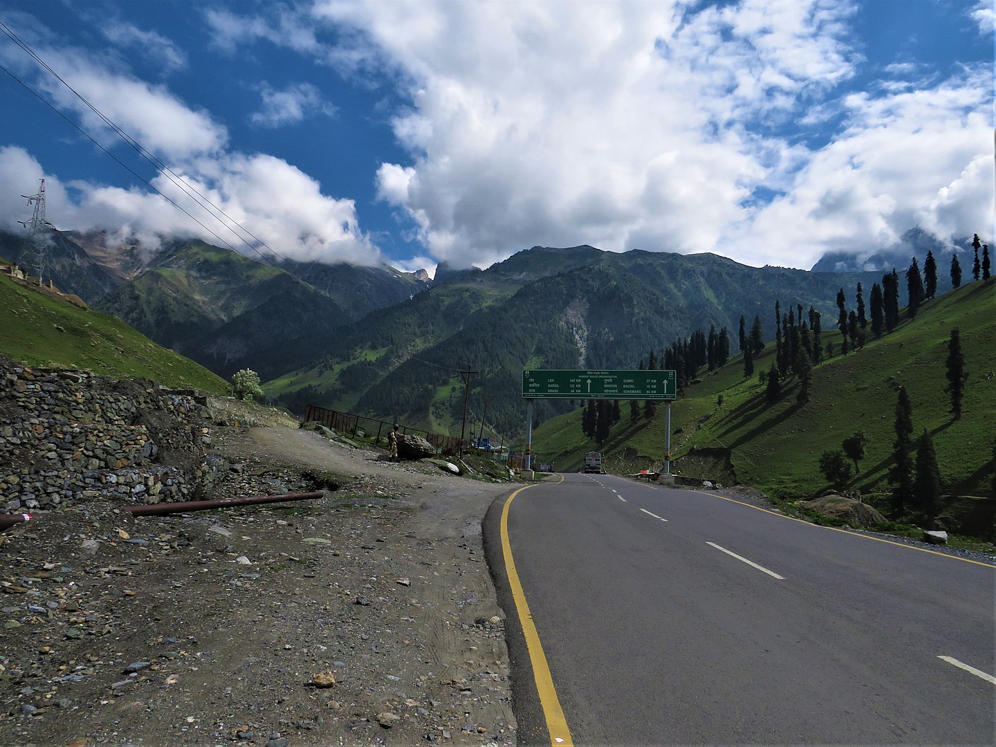 1440px-Srinagar_Leh_National_Highway_No_1