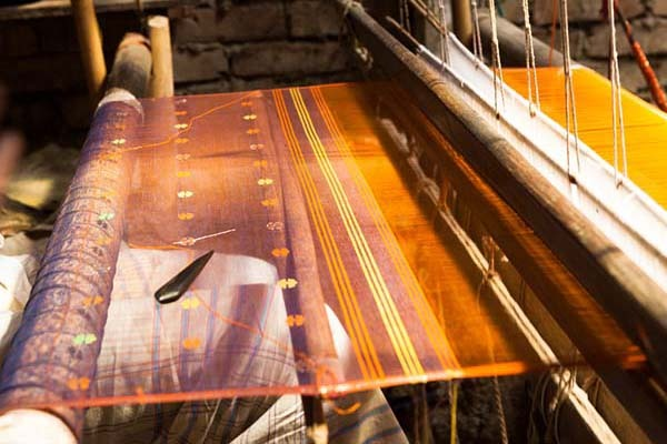 Indian Handloom : Weaving Colorful Tourism 2023