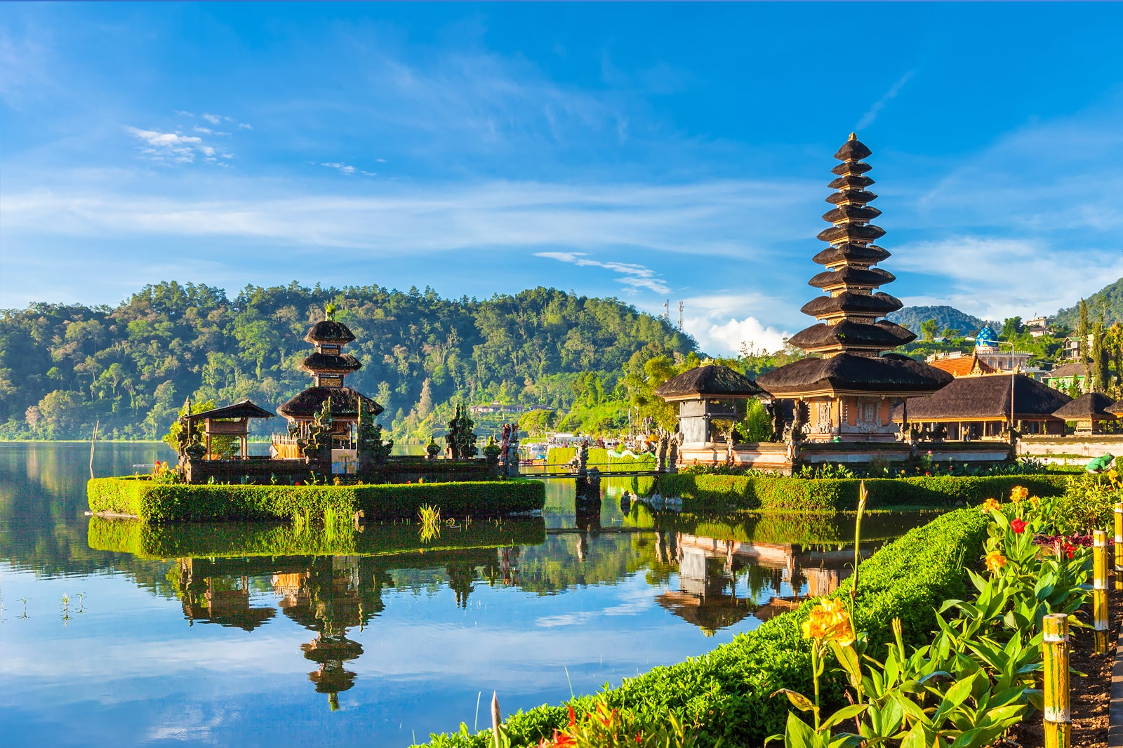 Bali urges foreign tourists