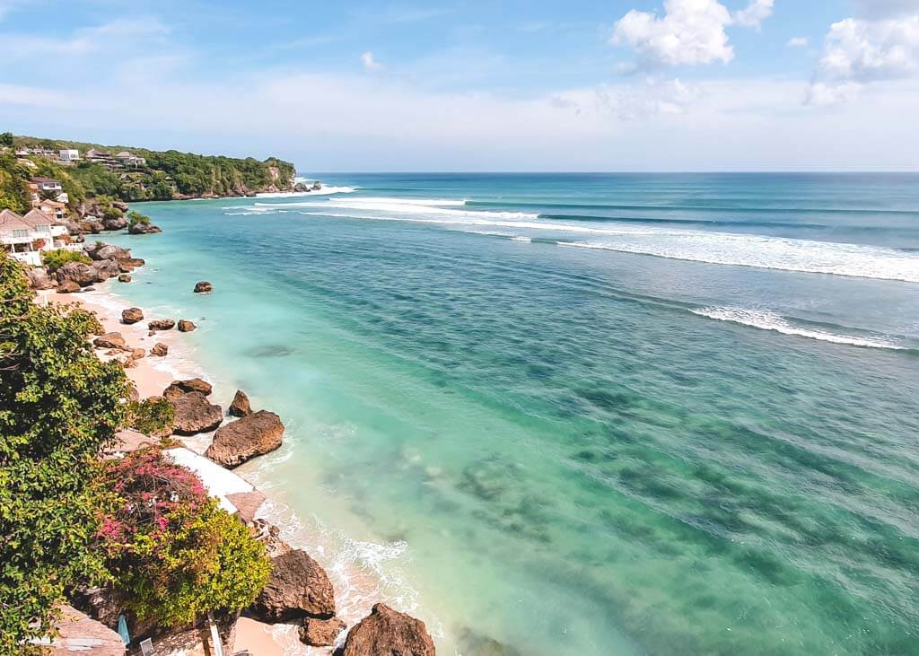 Bali urges foreign tourists 
