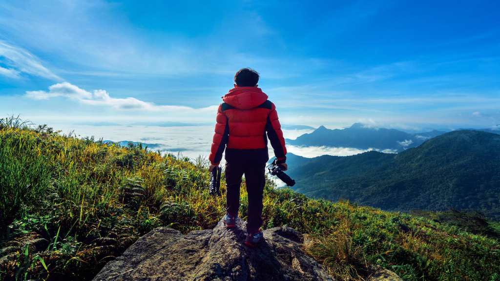 Traveling Alone? 5 Essential Safety Rules for Solo Travelers Abroad