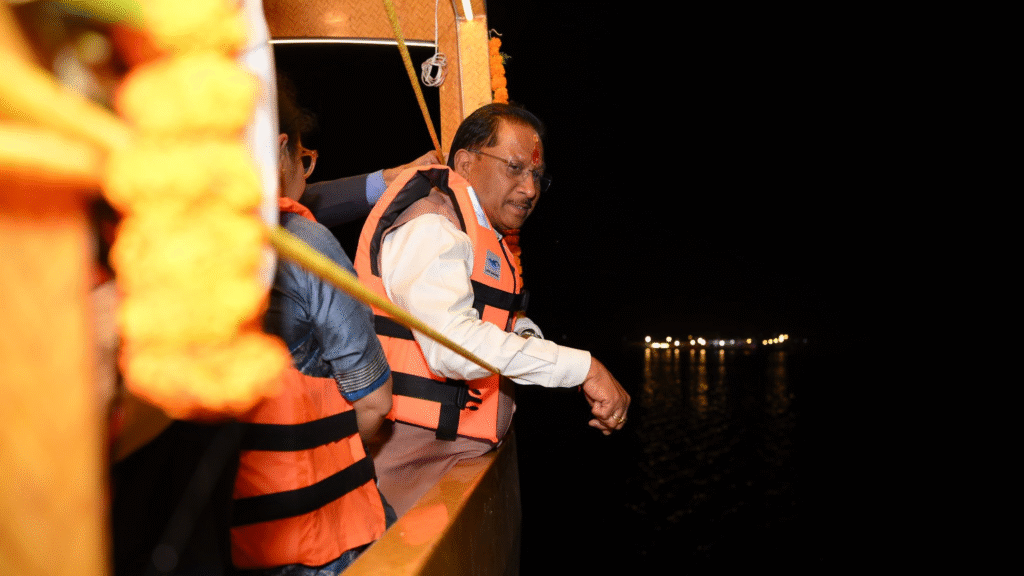 मुख्यमंत्री विष्णुदेव साय ने कोरिया प्रवास के दौरान पंचायत एवं ग्रामीण विकास विभाग द्वारा बैकुंठपुर स्थित प्रसिद्ध झुमका पर्यटन स्थल में निर्मित ओपन थिएटर का लोकार्पण किया।