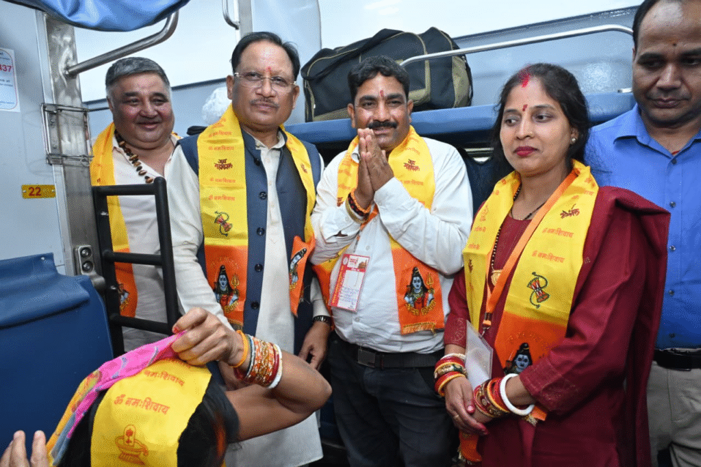 छत्तीसगढ़ से सोमनाथ तक स्वाभिमान यात्रा: 1000 से ज्यादा विशिष्टजन रवाना, सीएम साय ने दिखाई हरी झंडी